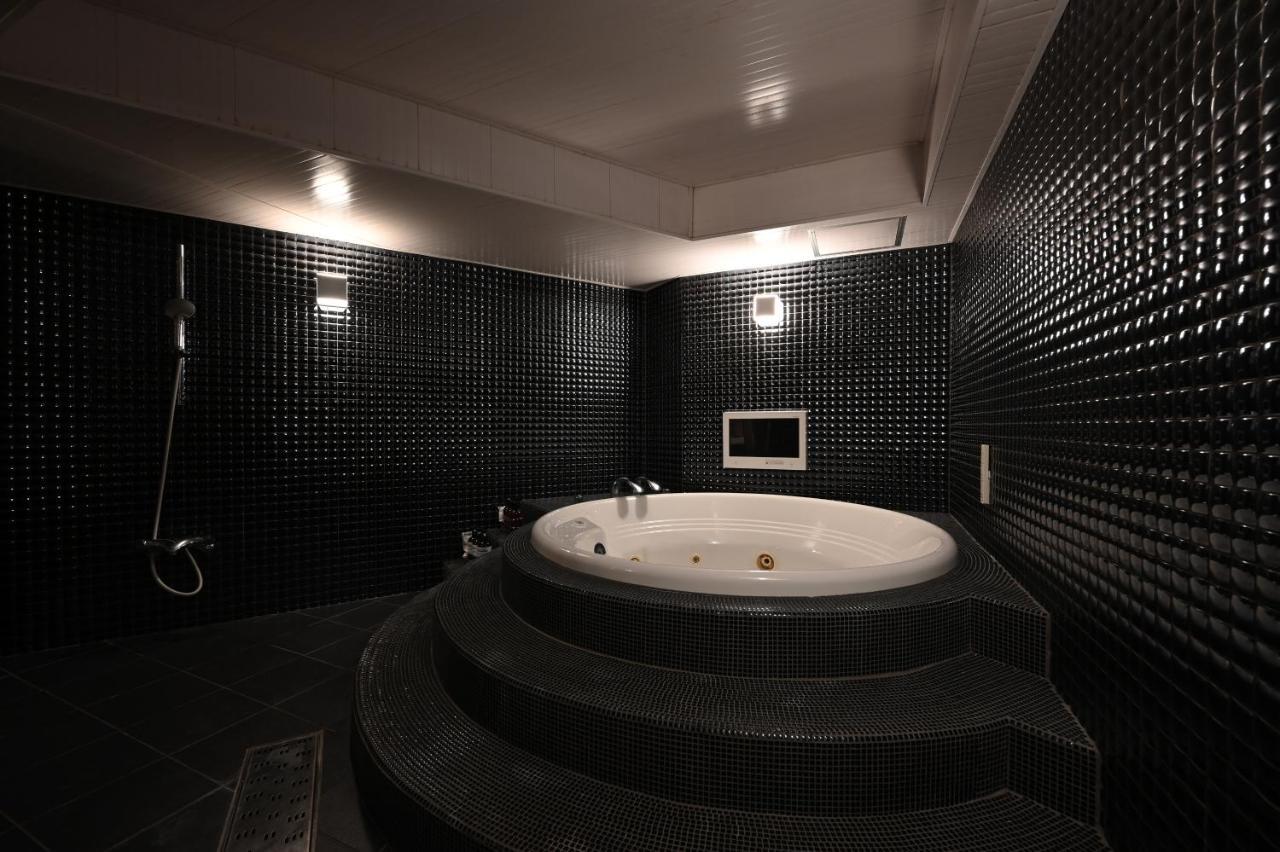 Hotel The Scene Йокохама Екстериор снимка