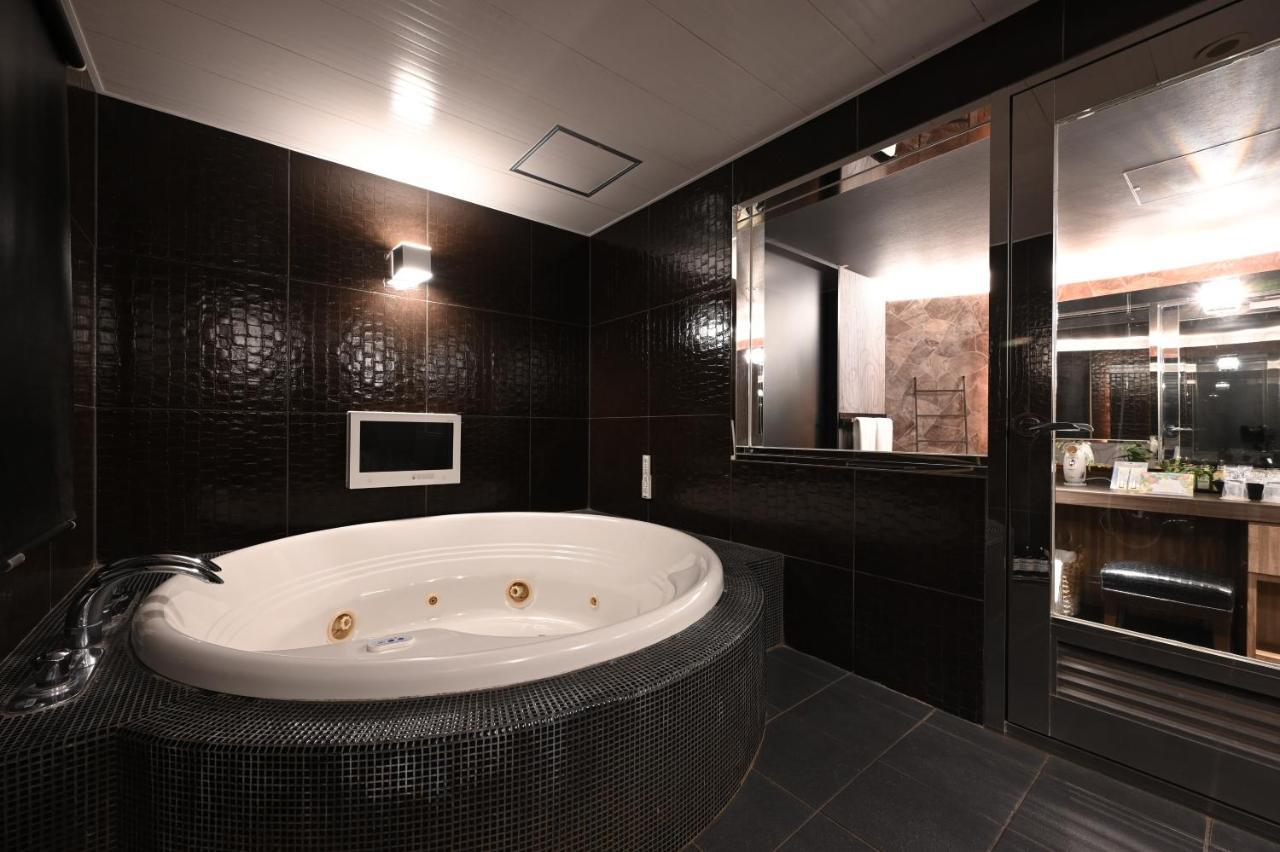 Hotel The Scene Йокохама Екстериор снимка